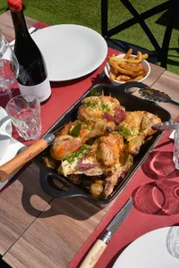 Le Poulet fermier de l'Ardèche avec Pommes grenailles ou frites (4 pers)